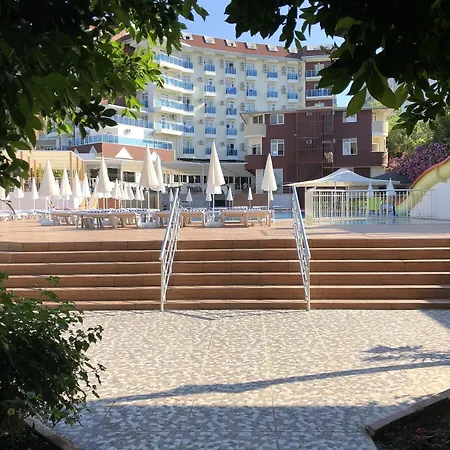 Maya World Hotell 4*